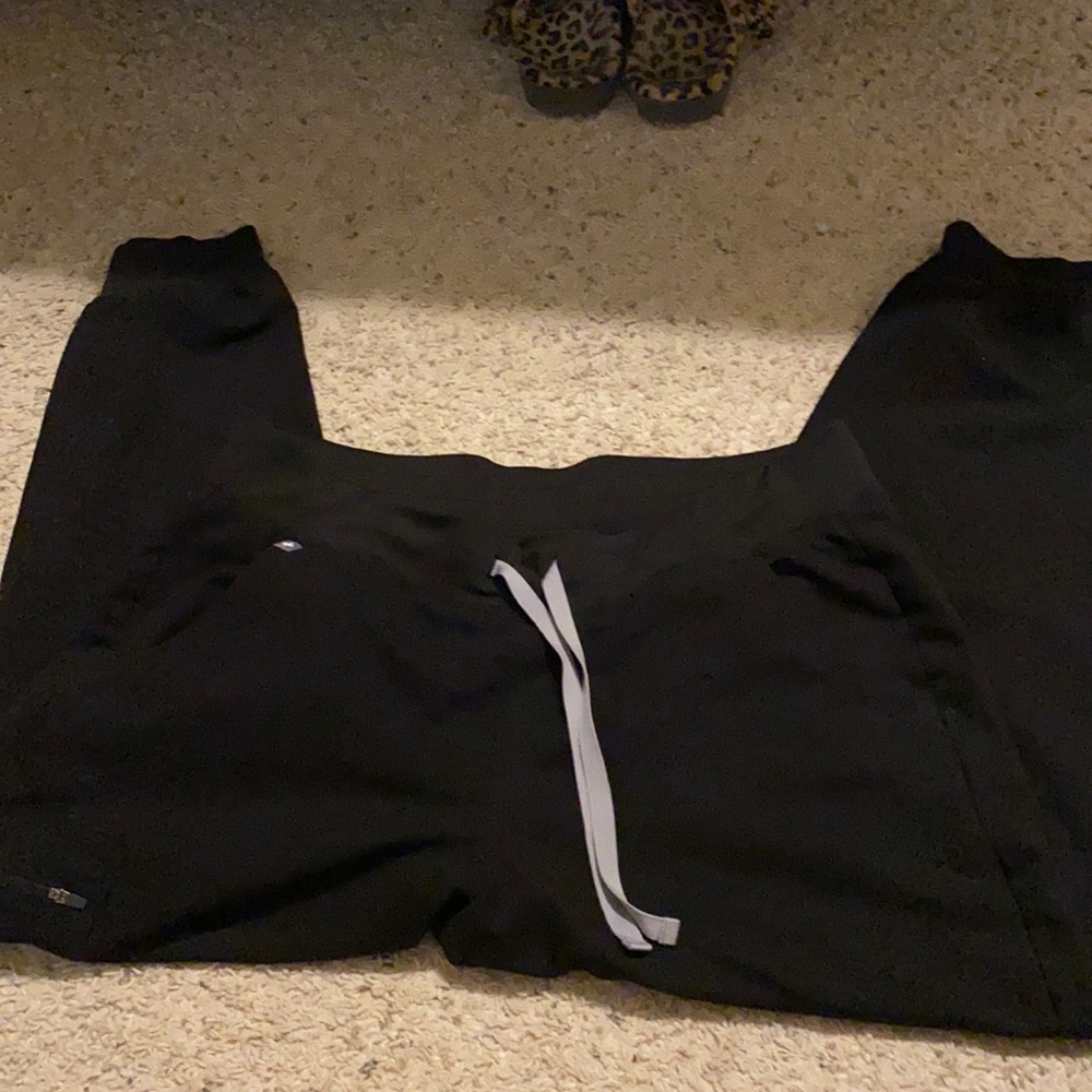 FIGS jogger size Large Petite GUC